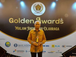 Bupati Asahan Terima Penghargaan dari Siwo PWI pada Gelaran Golden Award Malam Anugrah Olah Raga Siwo PWI 2020