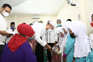 Jumat Barokah, Wagubsu Dan IAY Santuni Anak Yatim Piatu