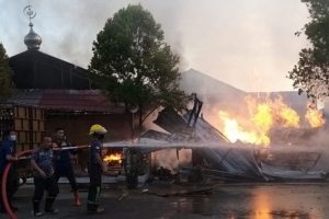 Depot Gas Terbakar di Ringroad, Sejumlah Ledakan Terdengar Dari Dalam Kios
