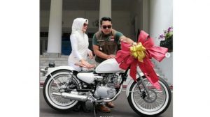 Unggah Foto Kado Motor Custom Untuk Istri, Isi Caption Ridwan Kamil Bikin Salfok