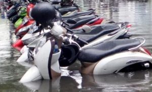 Tips Cegah Motor Mogok Saat Musim Hujan