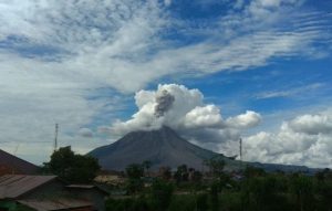 Erupsi 3 Kali Sehari, Status Gunung Sinabung Level Siaga