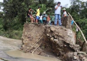 Longsor di Simalungun, Jembatan dan Jalan Rusak