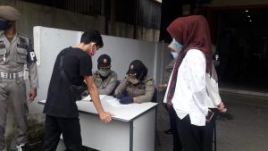Mahasiswa Praktikum Ilmu Kesejahteraan Sosial USU Mengikuti Patroli Razia Masker Satpol PP