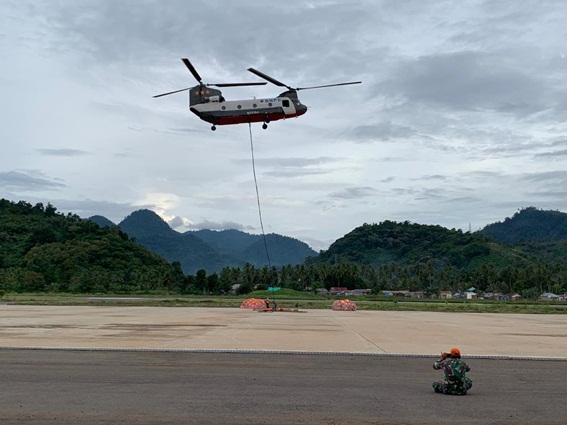 Kerahkan Chinook, BNPB Daratkan 8 Ton Bantuan Menuju Dua Desa Terdampak Gempa Sulbar