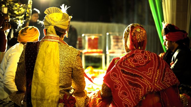 Kakaknya Melarikan Diri Jelang Pernikahan, Sang Adik Terpaksa Jadi Pengganti Pengantin