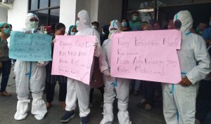 Gaji BPJS Tak Kunjung Dibayar, Puluhan Karyawan  RS Permata Bunda Unjuk Rasa