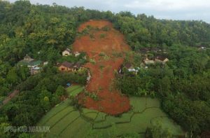 Longsor di Nganjuk, 16 Warga Masih Dalam Pencarian