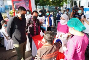 Wali Kota Medan Tinjau Pelaksanaan Vaksinasi Covid-19 di Terminal Amplas