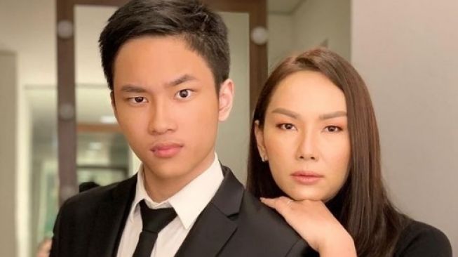 Azka Corbuzier Ucapkan Selamat Atas Pernikahan Ibunya Kalina Oktarani