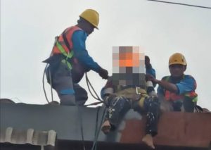 Terpeleset Saat Mengecat Seng Gudang, Pria Ini Tewas Tersetrum Listrik