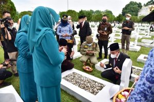 Peringati HUT ke-73 Provinsi Sumut, Gubernur Edy Rahmayadi Pimpin Ziarah ke Makam Pahlawan