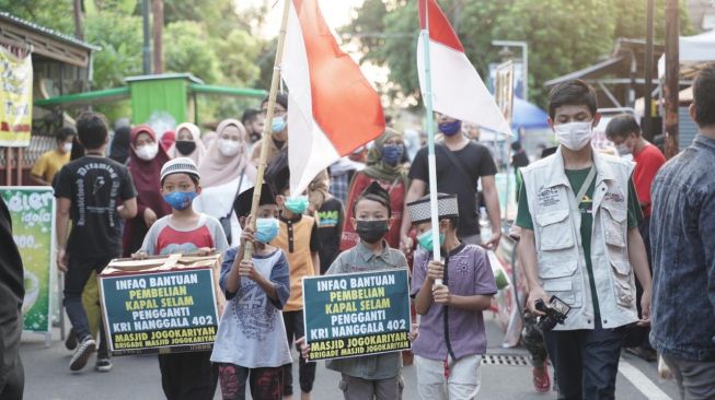 Agar Indonesia Beli Kapal Selam Baru, Anak-Anak di Masjid Ini Galang Dana Dari Masyarakat