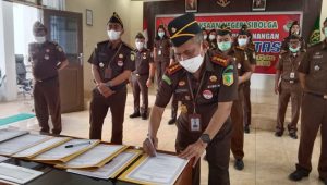 Wujudkan Motto BISA, Kejari Sibolga Tandatangani Pakta Integritas
