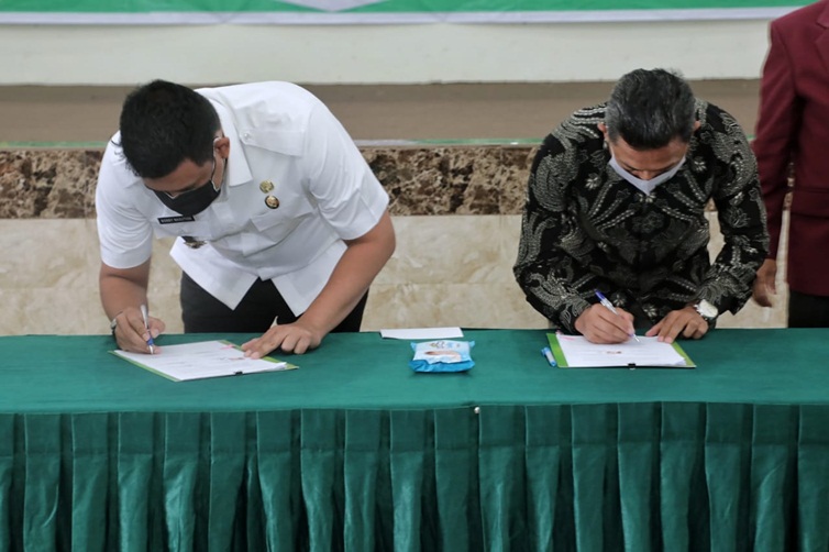 Kerjasama Di Bidang Pendidikan, Waki Kota Dan Rektor UISU Tandatangani Nota Kesepahaman