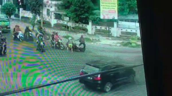 Dibegal Ditengah Keramaian Jalan Asrama, Pria ini Alami Sejumlah Tusukan
