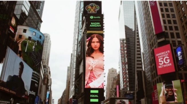 Berikut 3 Musisi Indonesia Yang Pernah Terpampang di Times Square New York