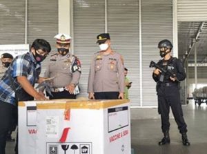 Tiba di Sumut, 560 Vial Vaksin Sinovac Dikawal Brimob ke Dinkes Pemprovsu