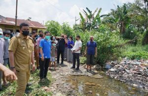 Tinjau Jalanan Rusak Akibat Sampah di Sari Rejo, Bobby Nasution: Saya Janji 2 Hari Sudah Bersih