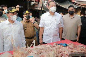 Bersama Mendag dan Gubsu, Bobby Nasution Tinjau Pasar Tradisional Belawan