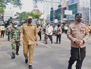 Bersama Kapolrestabes, Wali Kota Lepas Petugas Penyemprotan Disinfektan Skala Besar