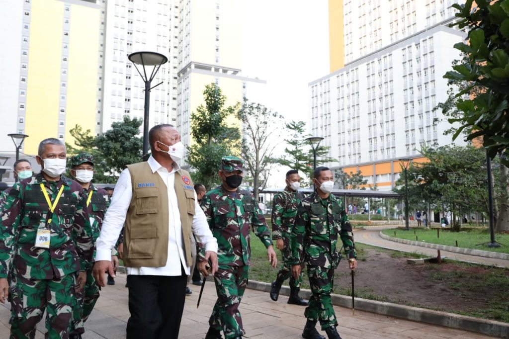 Pastikan Kesiapan Hadapi Lonjakan Pasien, Kepala BNPB Ganip Warsito Tinjau Wisam Atlet