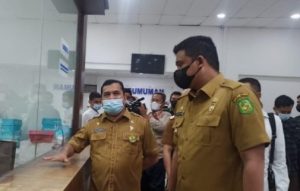 Sidak Hari Pertama Kerja, Bobby Tinjau Kantor Disdukcapil Medan
