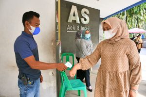 Berkunjung ke Aek Sijornih,Nawal Lubis Pastikan Protokol Kesehatan Diterapkan Dilokasi Wisata