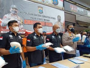 Jadi Kurir 10 Kilogram Sabu, Pasutri Ini Diringkus Polisi