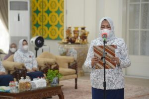 Lantik Pengurus YKI 22 Kabupaten/Kota, Ini Pesan Nawal Lubis