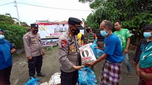 Kapolsek Percut Salurkan Bantuan ke Korban Puting Beliung