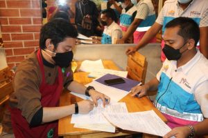 Langgar Aturan, Tim Prokes dan PPKM Mikro Medan Segel Restoran di Jalan Sisingamangaraja