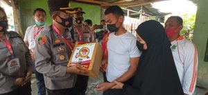 Sambut HUT Bhayangkara ke-75, Polsek Medan Timur Bantu Anggota TNI yang Alami Kebutaan