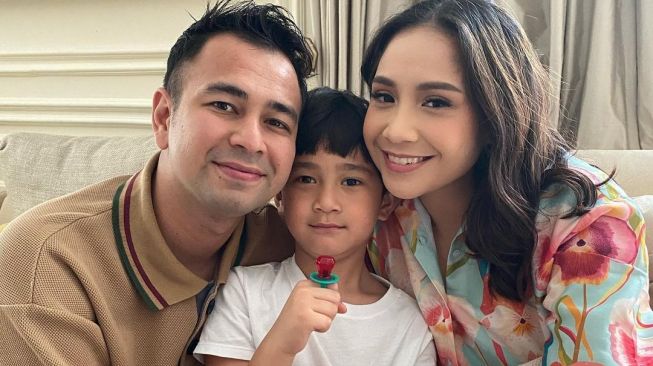 Raffi Beri Kejutan Tas Hermes Ke Nagita Slavina, Harganya Fantastis