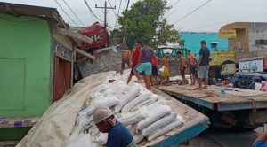 Truk Pengangkut Pupuk Tabrak 3 Kios di Jalan RPH Labuhan, Diduga Akibat Rem Blong