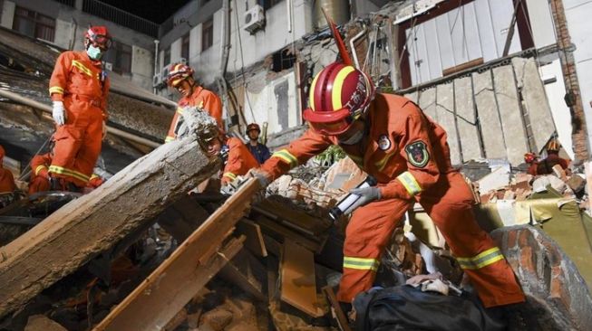 Hotel di China Runtuh, 8 Orang Dikabarkan Tewas dan 9 Masih Hilang