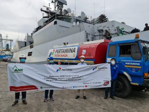 Pertamina Beri Pelayanan BBM Perdana Sebanyak 154 KL untuk INS Kiltan