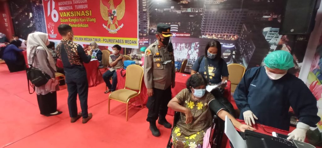 Sambut HUT RI ke-76, Polsek Medan Timur Gelar Vaksinasi Merdeka