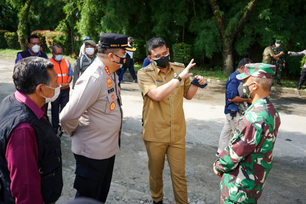 Dampingi Wakapolri, Bobby Tinjau Posko PPKM Mikro di Medan Denai