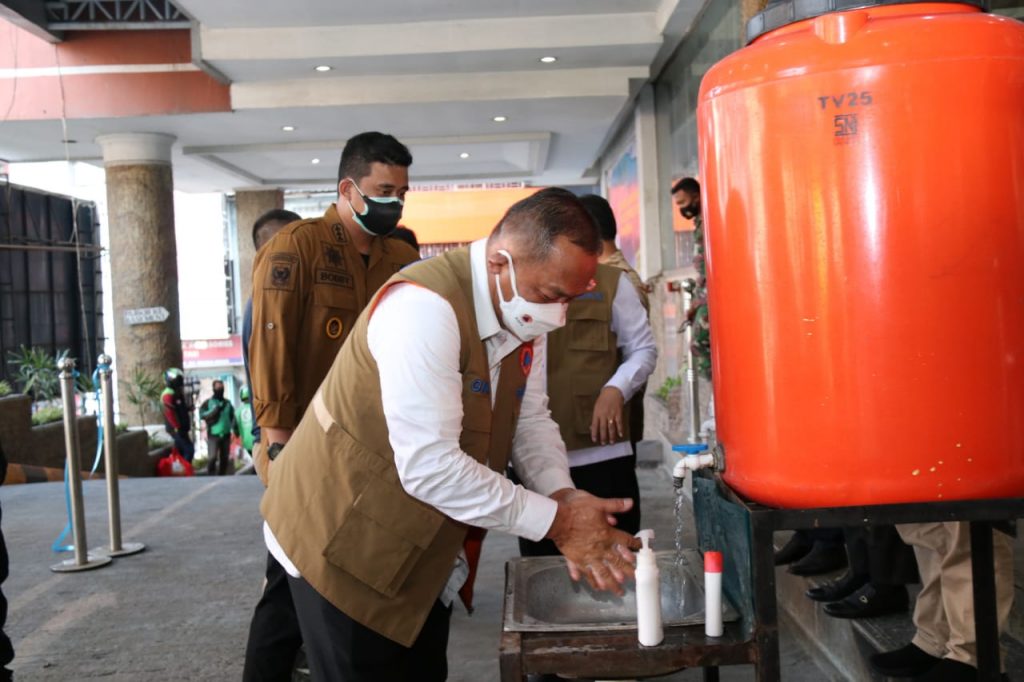 Bersama Kepala BNPB , Bobby Tinjau Ruangan Isoman RSUD dr Pirngadi dan Isoter eks Hotel Soechi Medan