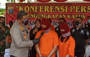 Bongkar Praktik Home Industri Narkoba,Polisi Amankan Pasutri dan Sita Ratusan Pil Ekstasi