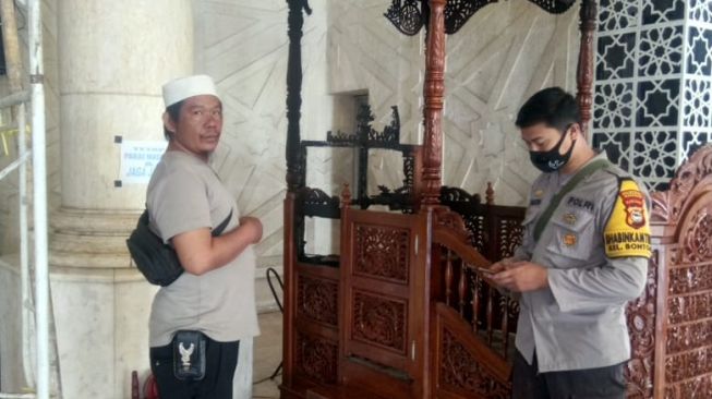 Seorang Pria Bakar Mimbar Masjid Raya Makassar, Berhasil Kabur dengan Cara Lompat Pagar