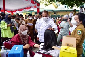 Gubsu Tinjau Vaksinasi dan Sekolah Tatap Muka di Siantar dan Simalungun