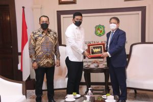 Bertemu Konjend Singapura, Bobby Ditawarkan Program Pelatihan ASN