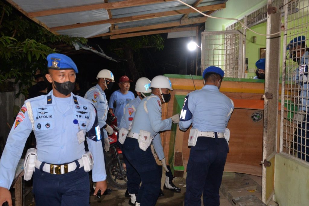 Tindaklanjuti Keresahan Masyarakat, POM AU Grebek Tiga Lokasi Judi dan Sita 15 Unit Mesin Judi
