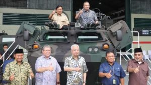 Lihat Potensi Kerjasama Bidang Pertahanan, Prabowo Dampingi PM Malaysia Kunjungi Pindad
