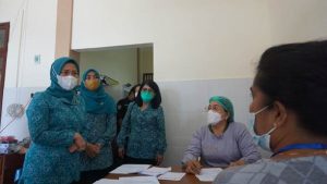 Sri Ayu Mihari Kunjungi Tiga Lokasi Lomba HKG PKK di Pematangsiantar