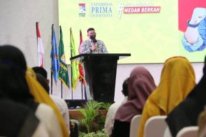Serahkan Beasiswa Ke 300 Orang Anak, Bobby : Terus Berbakti Kepada Orangtua