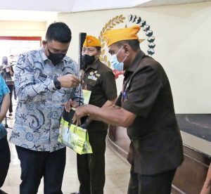 Bobby Nasution Serahkan Bantuan Dana Hibah Kepada DPC LVRI Kota Medan