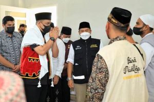 Safari Jumat, Bobby Nasution Serahkan Bantuan Dana Hibah di Mesjid Al Muhajirin Bumi Asri